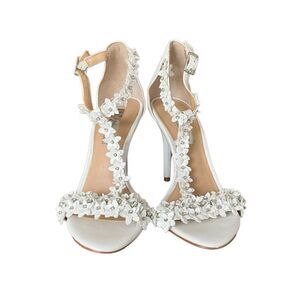 NWT! INC | Rosiee 3D Floral White Bridal Shoes (5M)